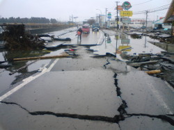 本社前国道４５号線被災後写真